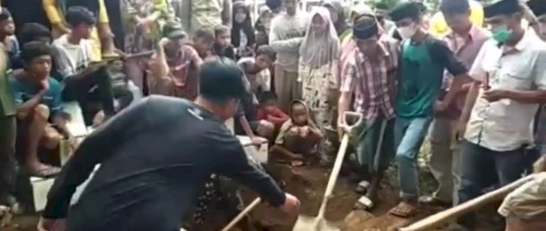 Makam di Bulukumba dibongkar karena jenazah tertukar.
