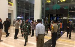 Transit ke Makassar Dalam Perjalanan Papua, Kapolri Didampingi Kapolrestabes Cek Kesiapan Operasi Ketupat