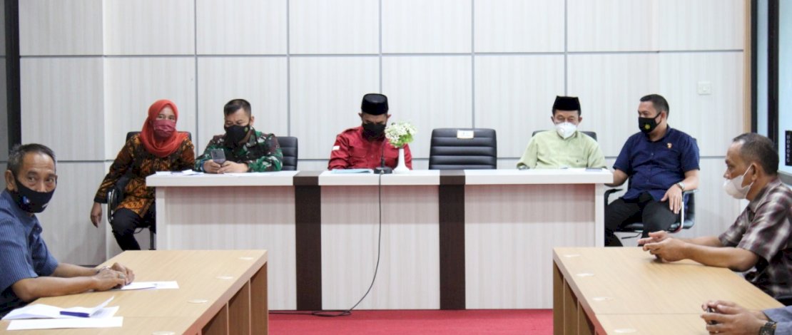 Wabup Takalar, H Achmad Daeng Se're saat memimpin rapat HLM.