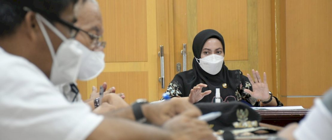 Bupati Luwu Utara, Indah Putri Indriani menegaskan penarapan protokol kesehatan pada pelaksanaan shalat Idul Fitri 1442 H nantinya, wajib menerapkan protokol kesehatan.