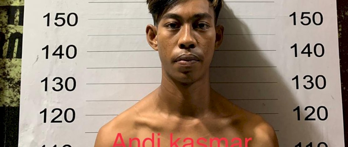 Pelaku penganiayaan, dan korban memperlihatkan luka di sikunya.