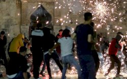 Warga Palestina dan Polisi Israel Bentrok di Masjid Al-Aqsa, Puluhan Orang Terluka