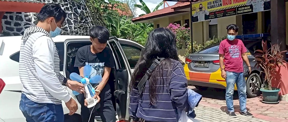 Pelaku dan barang bukti.