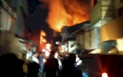 Dua Jam Api Amuk Pemukiman Padat di Tinumbu, 28 Petak Rumah Ludes
