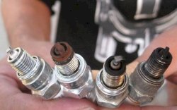 Begini Cara yang Benar Membersihkan Busi Motor