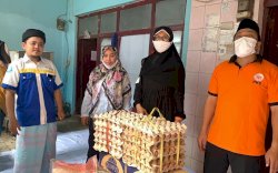 Sri Rahmi Ikut Bantu Korban Kebakaran di Kelurahan Layang