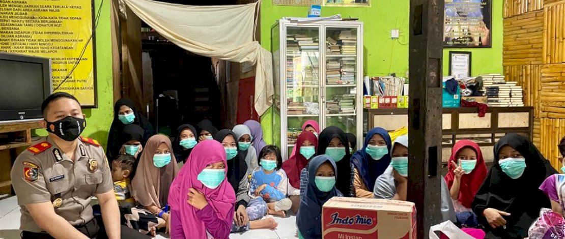 Kunjungan Kompol Ade Hermanto ke Panti Asuhan Jabal Rahmah Makassar.