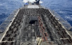 Kapal Perang AS Menyita Ribuan Senjata Ilegal di Laut Arab