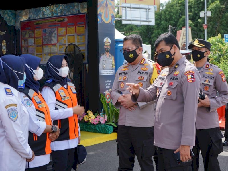 Kapolrestabes Makassar Dampingi Tim Mabes Polri Tinjau Pos Pengamanan Idul Fitri