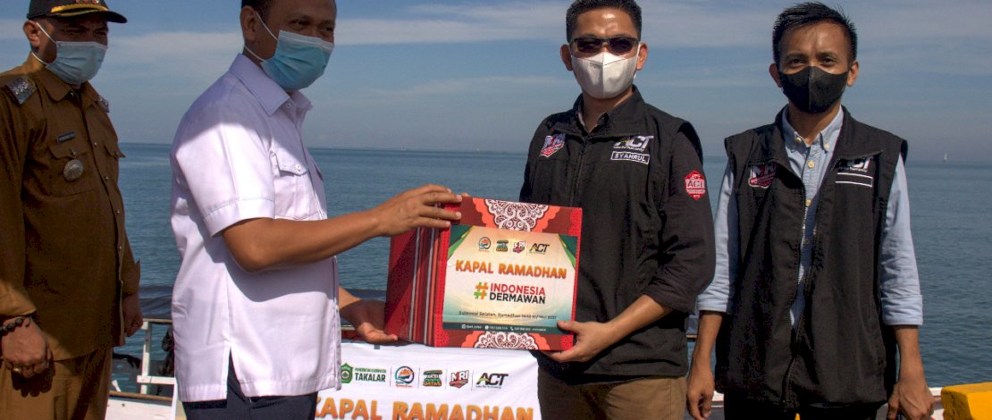 Bupati Takalar pimpin pelepasan Kapal Ramadhan ACT di Pelabuhan Galesong⁣⁣ ⁣⁣