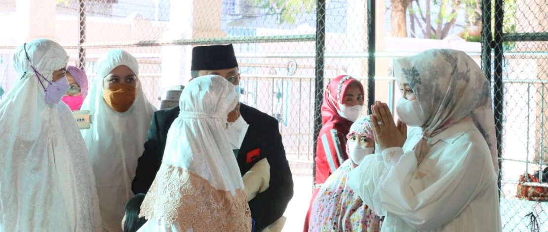 Aktivitas Wawali Makassar, Hj Fatmawati Rusdi saat merayakan lebaran.