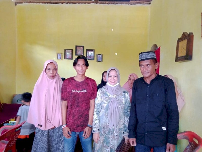 Warganya Jadi Korban Kapal Tenggelam di NTT, Wabup Sinjai Hibur Keluarga Korban