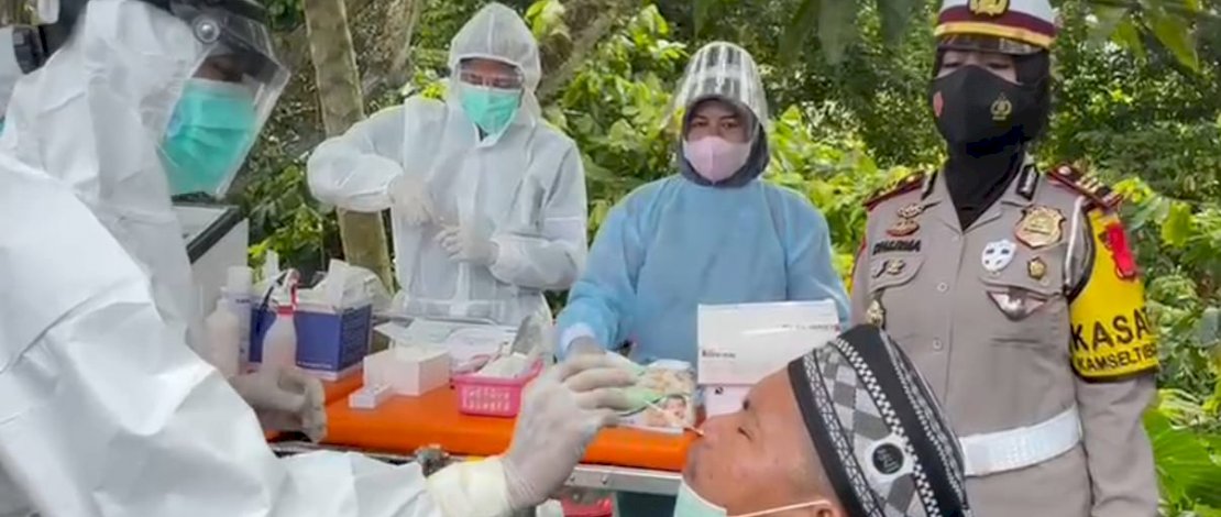 AKP Darmawaty meninjaubtes swab saat masih menjabat Kasat Lantas Polres Pinrang.