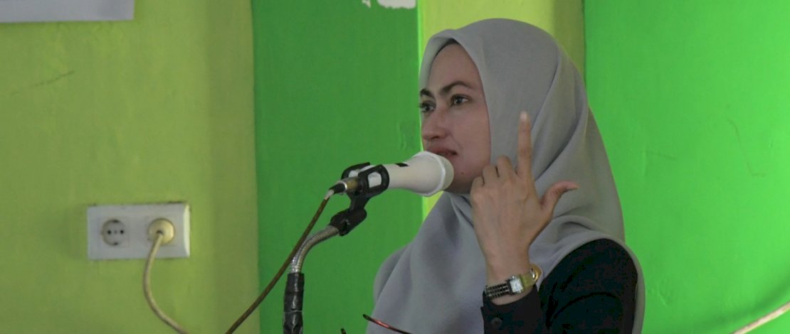 Bupati Lutra, Indah Putri Indriani, mengukuhkan pengurus FKUB Lutra.