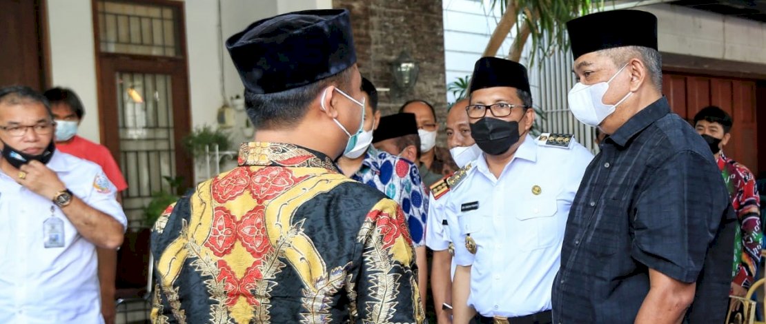 Wali Kota Makassar,  Moh Ramdhan Pomanto saat melayat ke rumah duka.