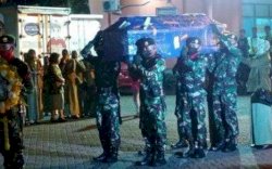 Sebelum Dibawa ke Kampung Halaman, Dua Prajurit TNI yang Gugur Diberi Penghormatan Terakhir di Maros Tempat Tugasnya
