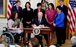 Biden Teken RUU Anti Kebencian Terhadap Orang Asia-Amerika