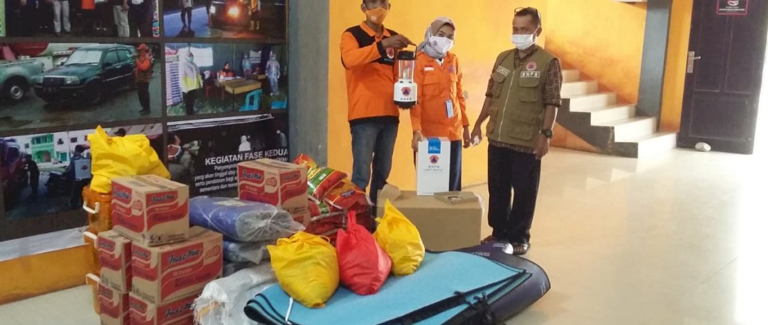 BPBD Luwu Utara Salurkan Bantuan Korban Tanah Longsor di Desa Pincara