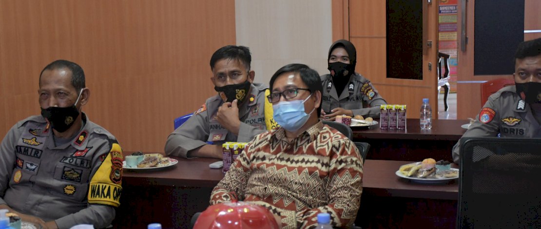 Wabup Luwu Utara, Suaib Mansur, mengikuti video conference launcing Call Centre 110 Polri. 