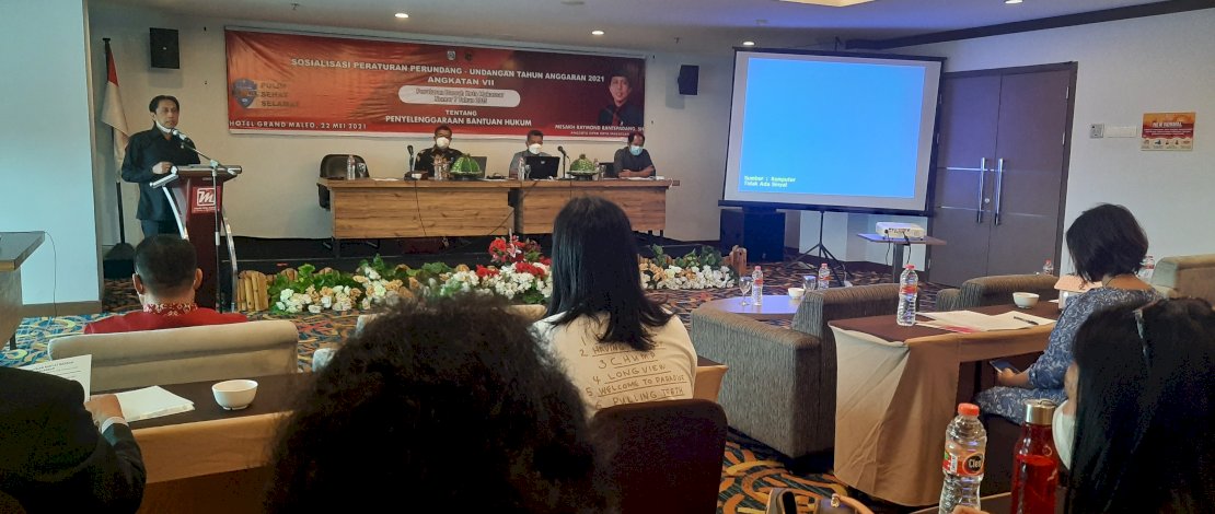 SOSIALISASI PERDA. Anggota DPRD Makassar, Mesakh Raymond Rantepadang, melakukan Sosialisasi Peraturan Daerah Kota Makassar Nomor 7 Tahun 2015 tentang Penyelenggaraan Bantuan Hukum, di Hotel Grand Maleo Makassar, Sabtu, 22 Mei 2021.