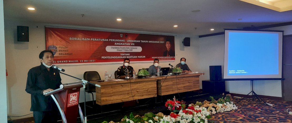 SOSIALISASI PERDA. Anggota DPRD Makassar, Mesakh Raymond Rantepadang, melakukan Sosialisasi Peraturan Daerah Kota Makassar Nomor 7 Tahun 2015 tentang Penyelenggaraan Bantuan Hukum, di Hotel Grand Maleo Makassar, Sabtu, 22 Mei 2021.