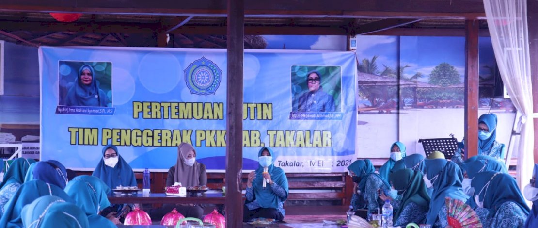Ketua Tim Penggerak PKK Takalar Dr. Hj. Irma Andriani, S.Pi, M.Si hadir dalam rapat kerja di Villa Saung Beba, Galesong Utara, Minggu (23/5/2021).