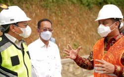 Dari Toraja, Andi Sudirman Sulaiman Sampaikan Ucapan Duka dan Utus Tim ke Rumah Korban Tenggelam di Stadion Mattoanging