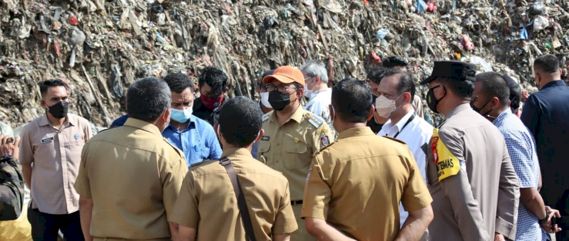 alikota Makassar Moh. Ramdhan "Danny" Pomanto mendampingi Deputi Koordinasi Bidang Kedaulatan Maritim dan Energi Kemenko Marves RI Basilio Diaz Arauzo meninjau Tempat Pembuangan Akhir (TPA) Tamangapa Antang. Senin (24/5/2021). alikota Makassar Moh. Ramdhan "Danny" Pomanto mendampingi Deputi Koordinasi Bidang Kedaulatan Maritim dan Energi Kemenko Marves RI Basilio Diaz Arauzo meninjau Tempat Pembuangan Akhir (TPA) Tamangapa Antang. Senin (24/5/2021).