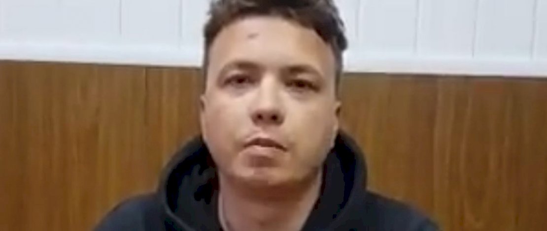 Roman Protasevich muncul dalam video pada Senin malam