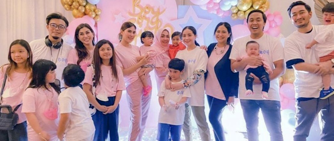 Acara surprise jenis kelamin anak kedua Nagita Slavina dan Raffi Ahmad, Selasa (25/5/2021). Acara surprise jenis kelamin anak kedua Nagita Slavina dan Raffi Ahmad, Selasa (25/5/2021).