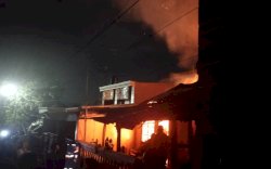 Heroik, Warga Berhasil Selamatkan Kakek Sebatangkara di Antang yang Rumahnya Terbakar