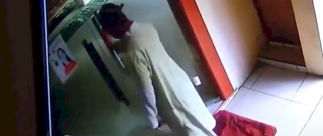 Tangkapan layar CCTV terduga pelaku pencurian ponsel.