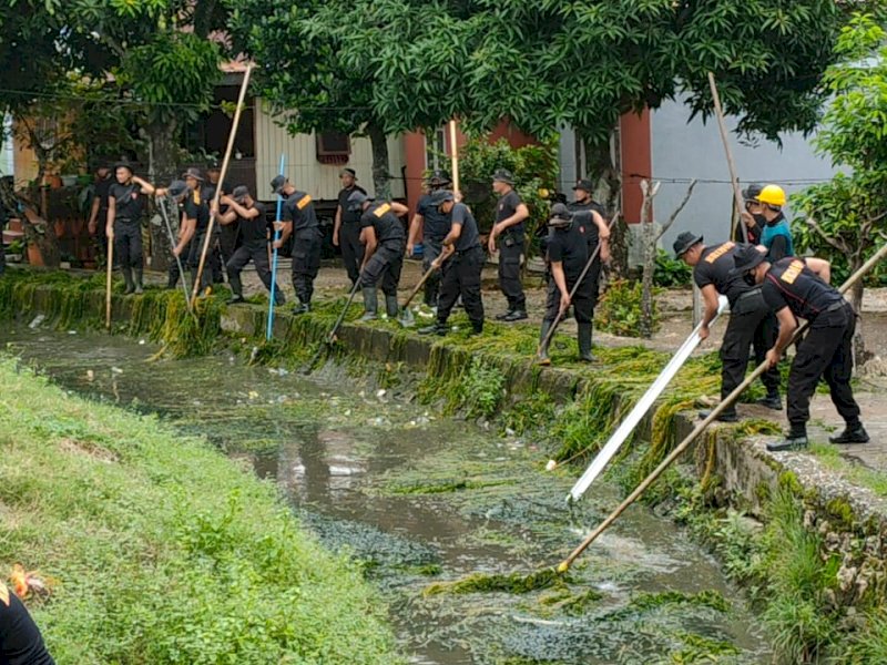 Brimob Bone " Kepung " Kampung Lacokkong , Ada Apa ?