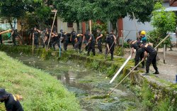 Brimob Bone " Kepung " Kampung Lacokkong , Ada Apa ?