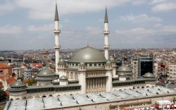 Erdogan Resmikan Masjid Taksim yang Kontroversial di Istanbul