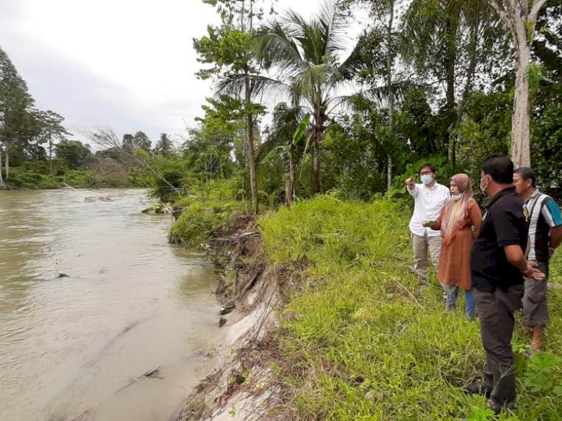 Waspada! Tebing Sungai Masamba Desa Laba Terus Terkikis