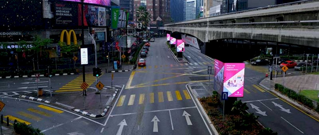 Suasana jalan yang kosong di Bukit Bintang di Kuala Lumpur, Malaysia. Sejumlah jalan raya di Malaysia menjadi sepi setelah pemerintah mengumumkan lockdown nasional (INT) Suasana jalan yang kosong di Bukit Bintang di Kuala Lumpur, Malaysia. Sejumlah jalan raya di Malaysia menjadi sepi setelah pemerintah mengumumkan lockdown nasional (INT)