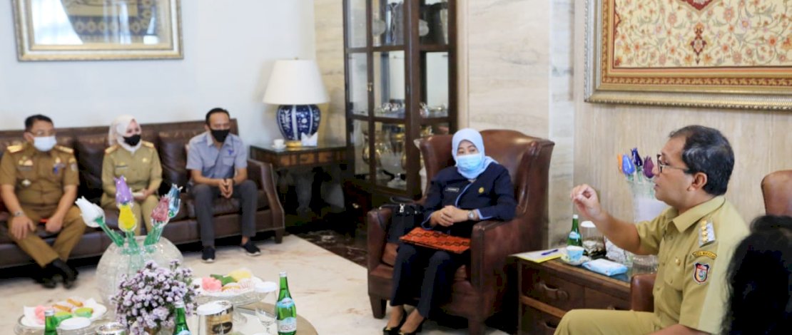 Wali Kota Makassar, Moh Ramdhan Pomanto saat menerima tim dari BPOM.