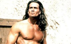 Joe Lara, Aktor Pemeran Tarzan Tewas Dalam Kecelakaan Pesawat