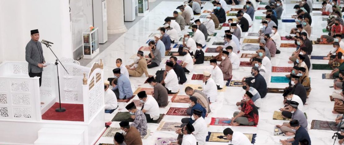 Shalat Tarawih Berjamaah Masyarakat di Tengah Pandemi Covid-19, Bupati Adnan Ingatkan Taat Protkes