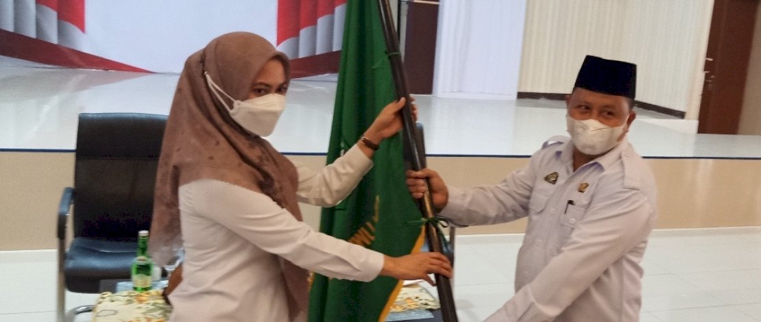 LEPAS PESERTA STQH. Bupati Luwu Utara, Indah Putri Indriani, melepas kafilah yang akan mengikuti Seleksi Tilawatil Quran dan Hadits (STQH) XXXII di Kabupaten Sidrap, di Aula La Galigo, Rabu, 2 Juni 2021.