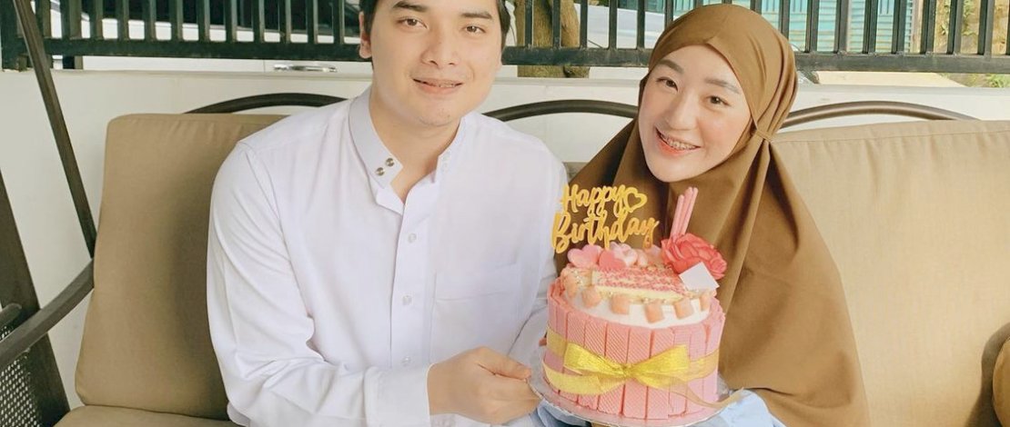Foto Larissa dan Alvin saat memperingati Hari Ulang Tahun Larissa, 23 April 2020. Foto Larissa dan Alvin saat memperingati Hari Ulang Tahun Larissa, 23 April 2020.
