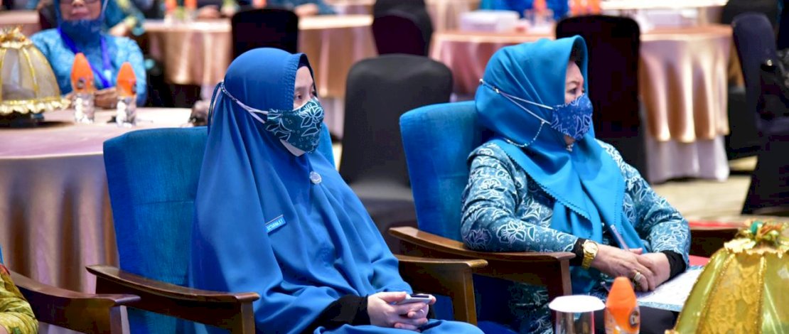 PENUTUPAN RAKERDA PKK. Pelaksana Tugas Ketua TP PKK Sulsel, Naoemi Octarina, saat menghadiri acara penutupan Rapat Kerja Daerah PKK Sulsel Tahun 2021, di Hotel Four Points by Sheraton Makassar, Kamis malam, 2 Juni 2021.