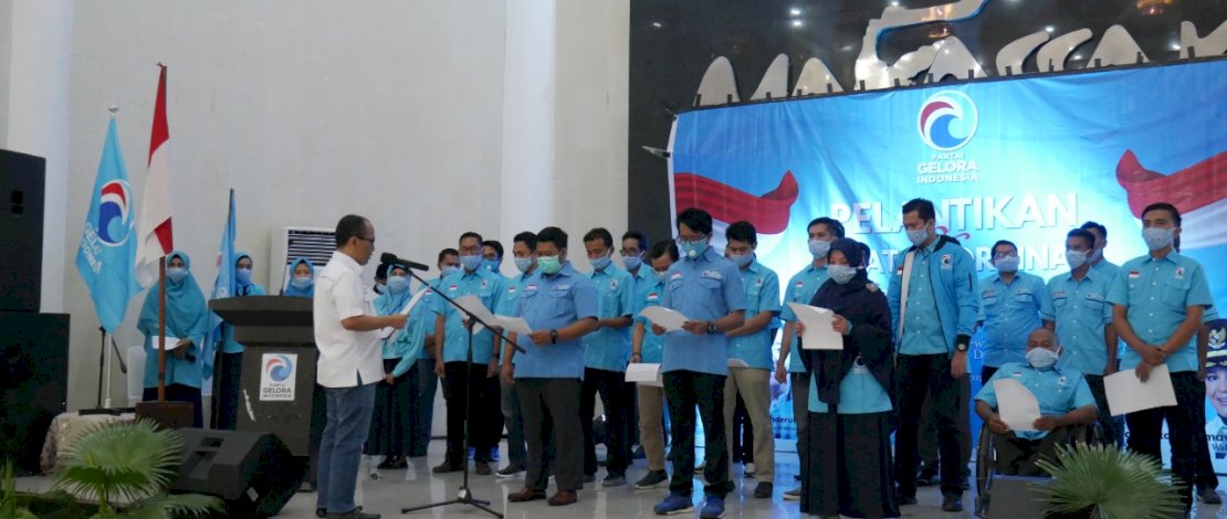 Sekretaris DPW Gelora Sulsel, Mudzakkir Ali Jamil, melantik DPC dan pengurus DPD Partai Gelora se-Kota Makassar di Baruga Anging Mammiri, Sabtu 5/6/2021.
Sekretaris DPW Gelora Sulsel, Mudzakkir Ali Jamil, melantik DPC dan pengurus DPD Partai Gelora se-Kota Makassar di Baruga Anging Mammiri, Sabtu 5/6/2021.