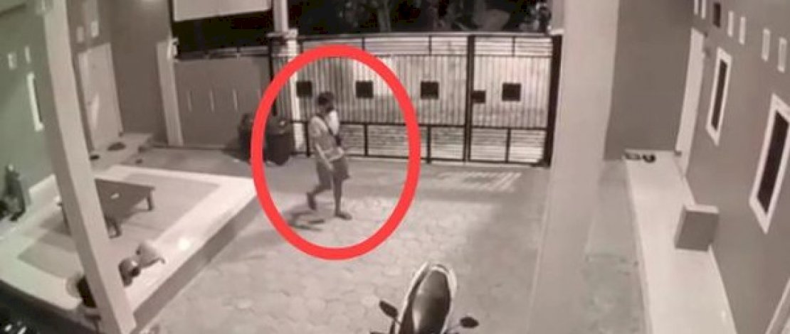 Pelaku terekam CCTV  usai beraksi di sebuah kamar kos di Makassar.