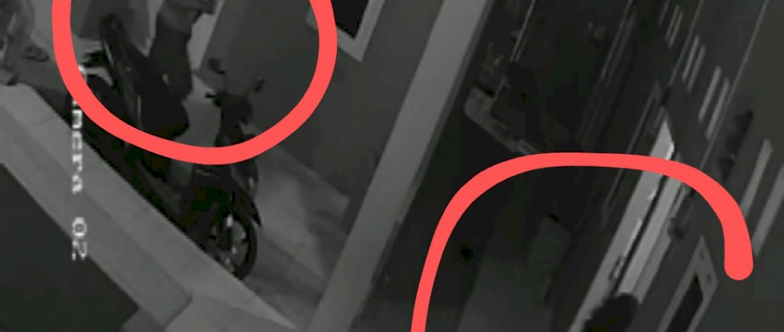 Gerak-gerik pelaku terekam CCTV.