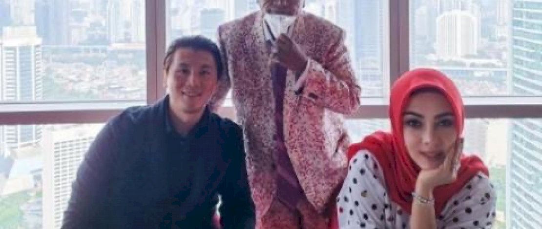 Tampil Berhijab, Hotman Paris Sebut Syahrini Bakal Tinggalkan Dunia Keartisannya