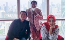 Tampil Berhijab, Hotman Paris Sebut Syahrini Bakal Tinggalkan Dunia Keartisannya