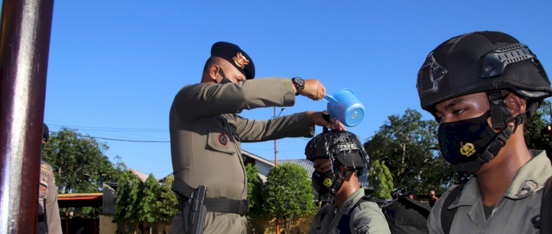 Batalyon C Pelopor Satbrimob Polda Sulsel menggelar upacara pembukaan pembinaan tradisi anggota remaja Batalyon C Pelopor, Selasa, 8 Juni 1978.