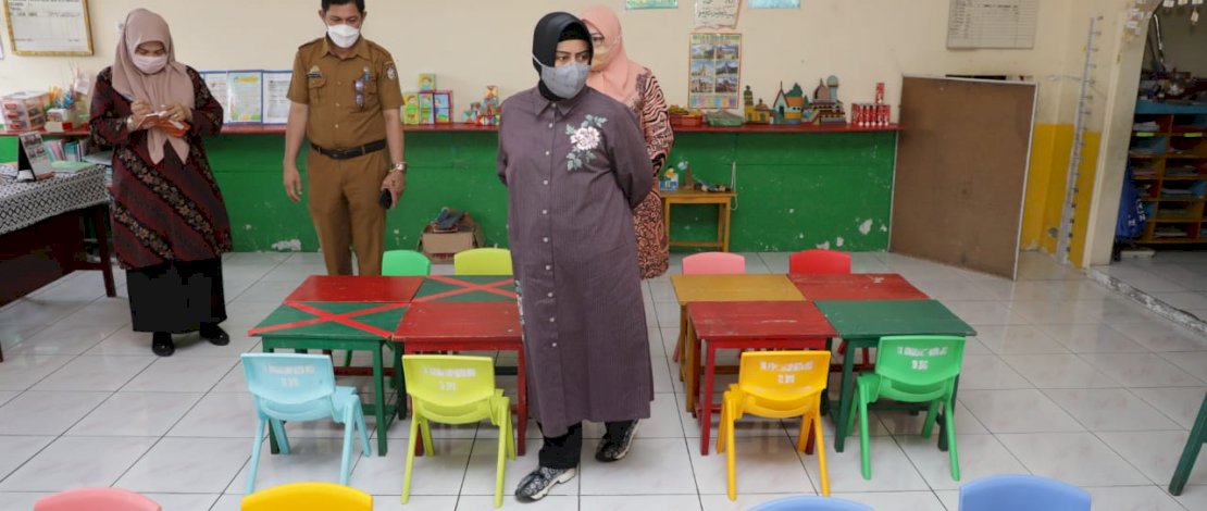 Ketua Tim Penggerak PKK Kota Makassar, yang juga selaku Bunda Paud Kota Makassar, Indira Yusuf Ismail melakukan peninjauan ke beberapa Paud serta TK yang ada di kota Makassar.